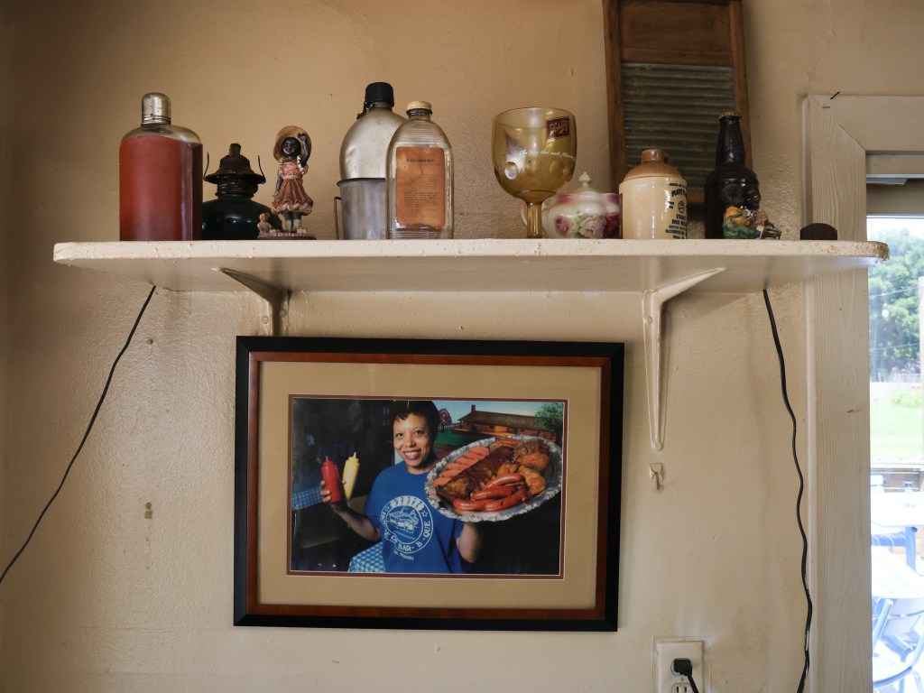 Photo of wall inside of Stutts House of Barbeque