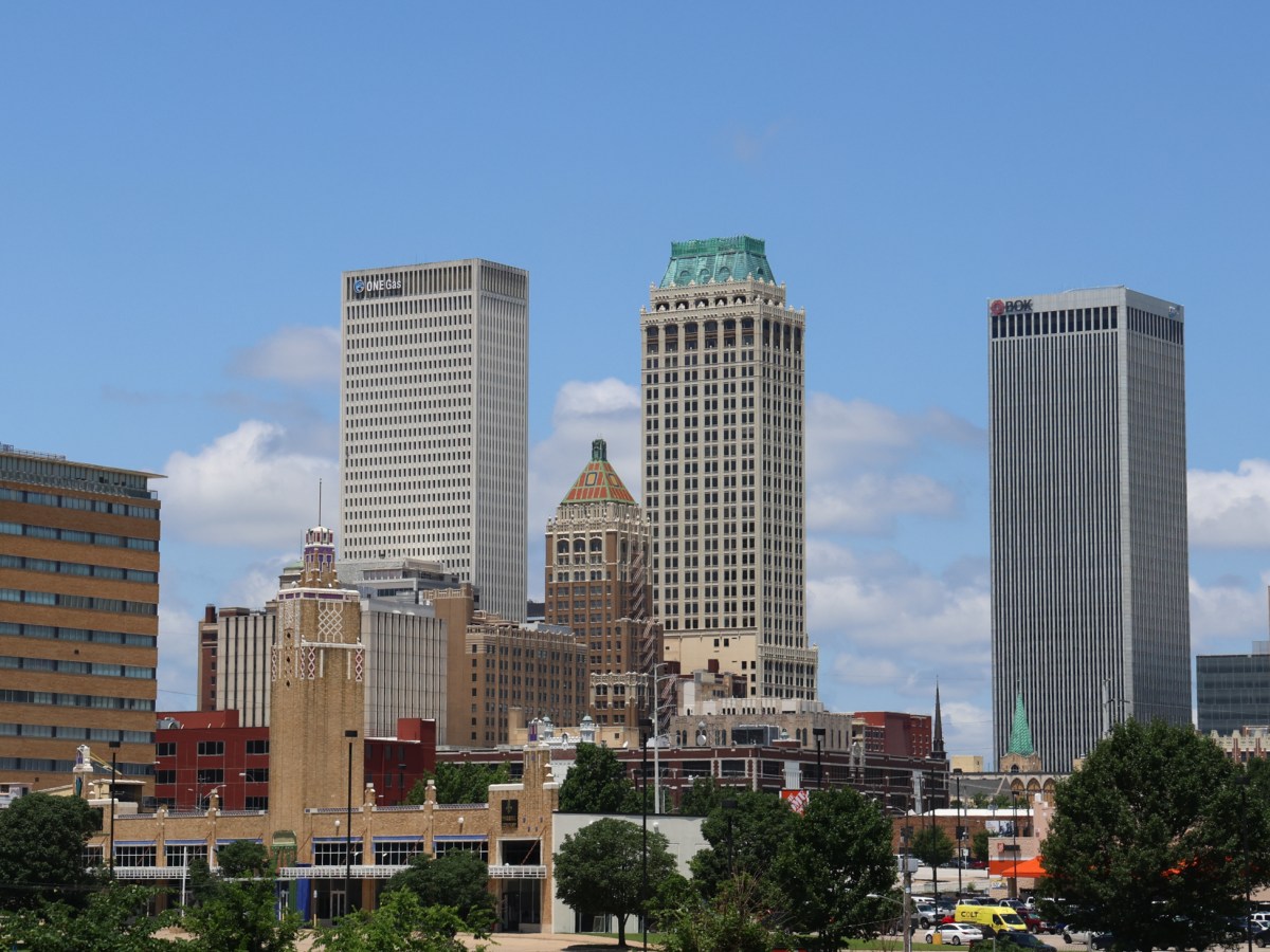 Strange smell reported across midtown Tulsa; agencies investigating